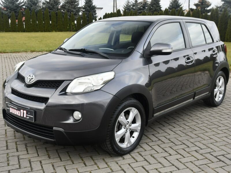Toyota C-HR HEV navi klima auto kamera i czujniki parkowania