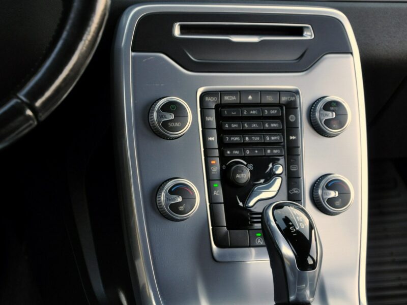 Volvo V70 2.0d(181KM)*D4*Lift*Led*Xenon*Navi*Skóry*Virtual Cokpit*Alu17"FUL*ASO III (2007-)