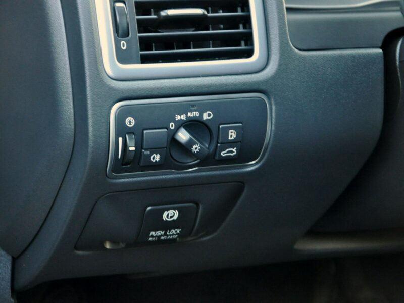 Volvo V70 2.0d(181KM)*D4*Lift*Led*Xenon*Navi*Skóry*Virtual Cokpit*Alu17"FUL*ASO III (2007-)
