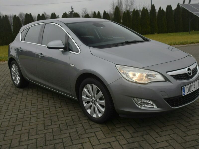 Opel Astra 1,4Turbo DUDKI11 Navi,Hak.Parktronic.Pół-Skóry.kredyt.GWARANCJA J (2009-2019)
