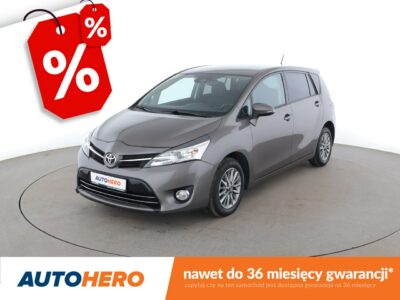 Toyota Verso automat navi kamera hak grzane fotele Bluetooth