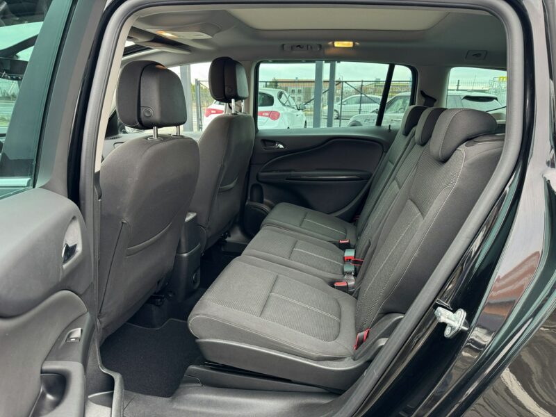 Opel Zafira *Bezwypadkowy*Panorama-Dach*7-OSOBOWY*Roczna Gwarancja Techniczna* C (2011-)