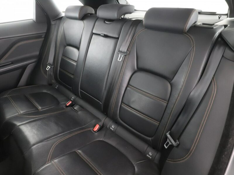 Jaguar F-PACE 20d Automat AWD Portfolio Panorama Tempomat Skóra Bi-Xenon Kamera PDC