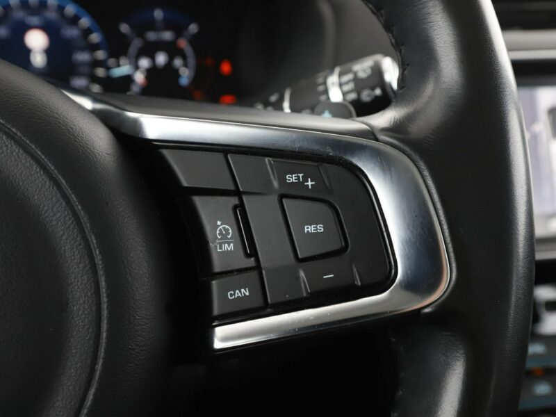 Jaguar F-PACE 20d Automat AWD Portfolio Panorama Tempomat Skóra Bi-Xenon Kamera PDC