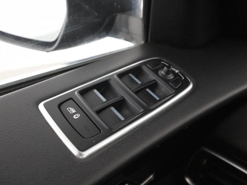 Jaguar F-PACE 20d Automat AWD Portfolio Panorama Tempomat Skóra Bi-Xenon Kamera PDC
