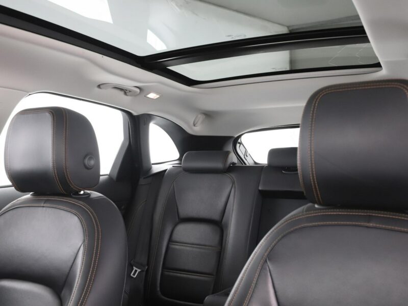 Jaguar F-PACE 20d Automat AWD Portfolio Panorama Tempomat Skóra Bi-Xenon Kamera PDC