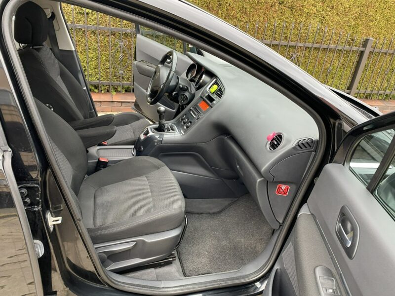 Peugeot 5008 Benzyna, hak, opony wielosezonowe, 5 miejsc, tempomat, isofix,czujniki I (2009-2017)