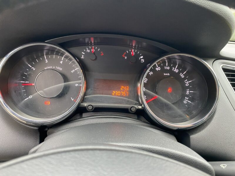 Peugeot 5008 Benzyna, hak, opony wielosezonowe, 5 miejsc, tempomat, isofix,czujniki I (2009-2017)