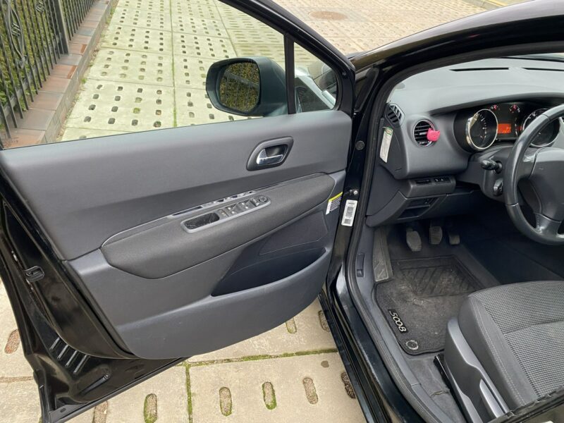 Peugeot 5008 Benzyna, hak, opony wielosezonowe, 5 miejsc, tempomat, isofix,czujniki I (2009-2017)