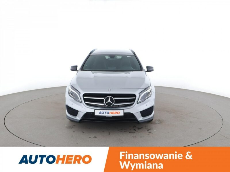 Mercedes GLA 200 AMG Line, Bi-Xenon, Navi, sportowe fotele, podgrzewane fotele, Buetoot