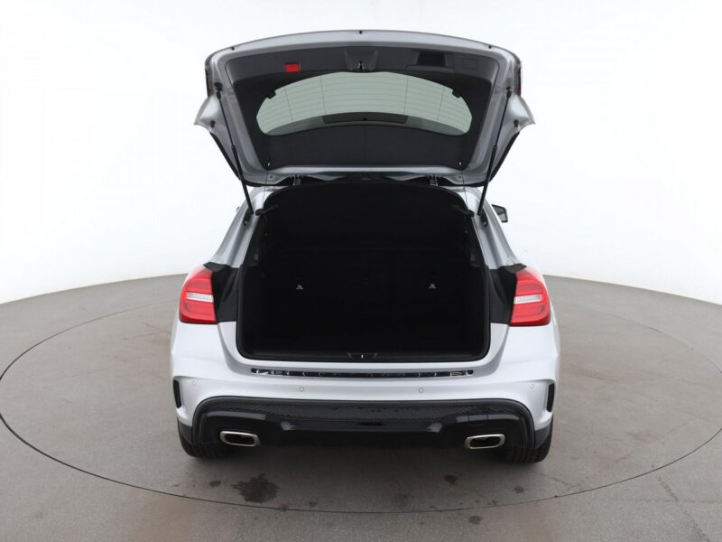 Mercedes GLA 200 AMG Line, Bi-Xenon, Navi, sportowe fotele, podgrzewane fotele, Buetoot