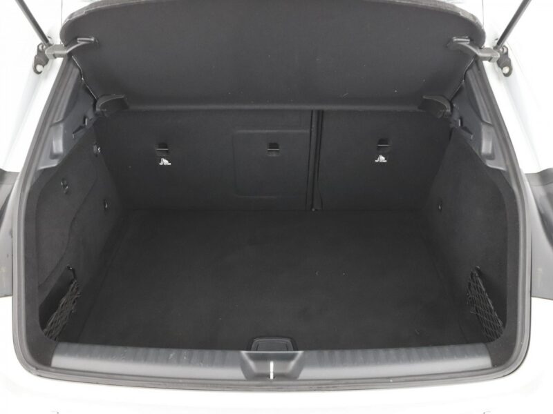 Mercedes GLA 200 AMG Line, Bi-Xenon, Navi, sportowe fotele, podgrzewane fotele, Buetoot