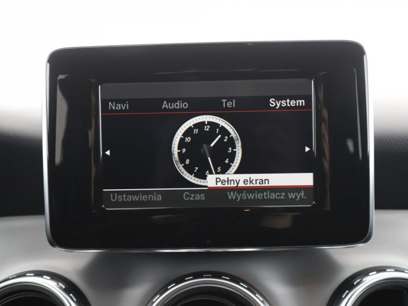 Mercedes GLA 200 AMG Line, Bi-Xenon, Navi, sportowe fotele, podgrzewane fotele, Buetoot