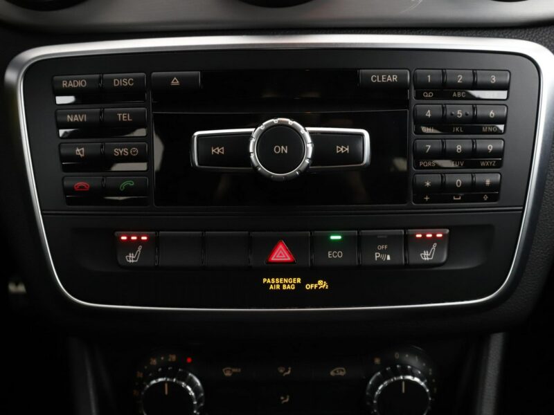 Mercedes GLA 200 AMG Line, Bi-Xenon, Navi, sportowe fotele, podgrzewane fotele, Buetoot