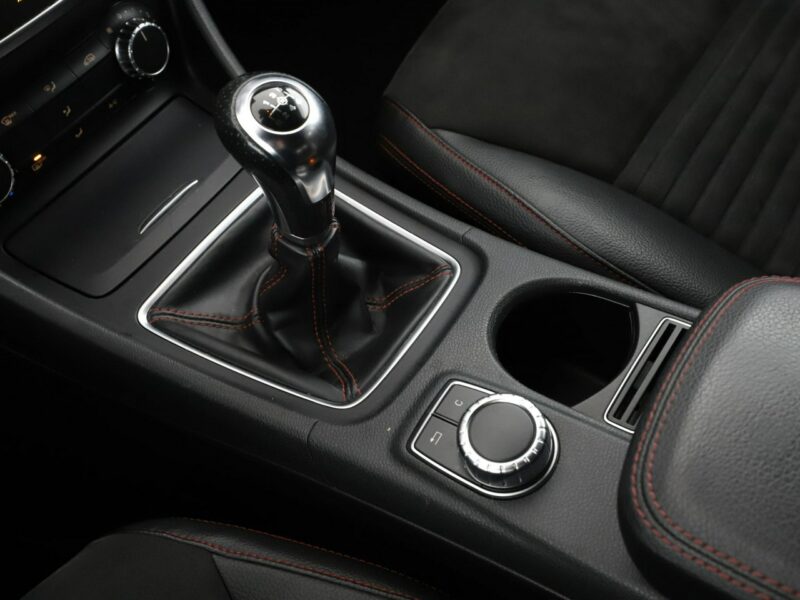 Mercedes GLA 200 AMG Line, Bi-Xenon, Navi, sportowe fotele, podgrzewane fotele, Buetoot