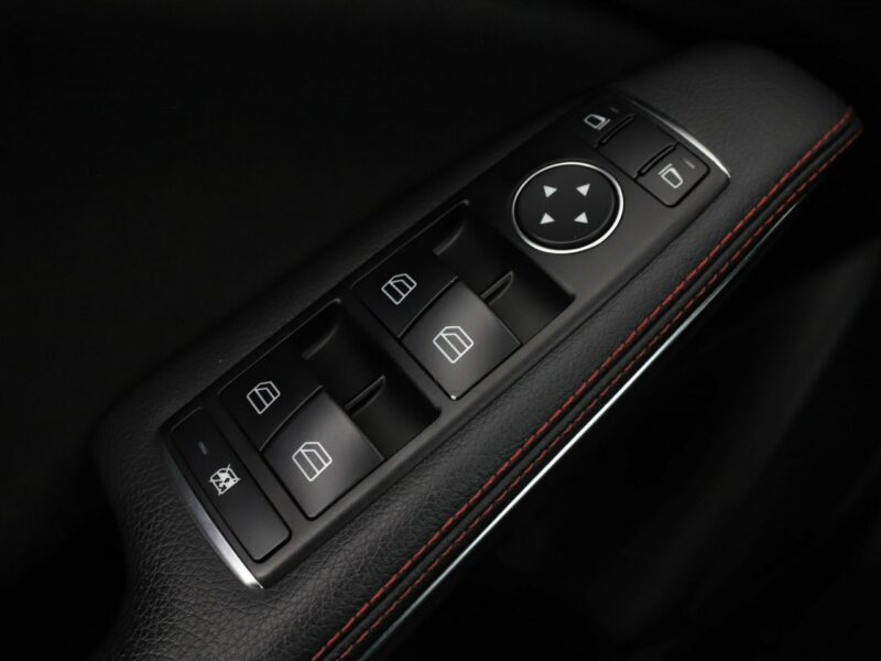 Mercedes GLA 200 AMG Line, Bi-Xenon, Navi, sportowe fotele, podgrzewane fotele, Buetoot