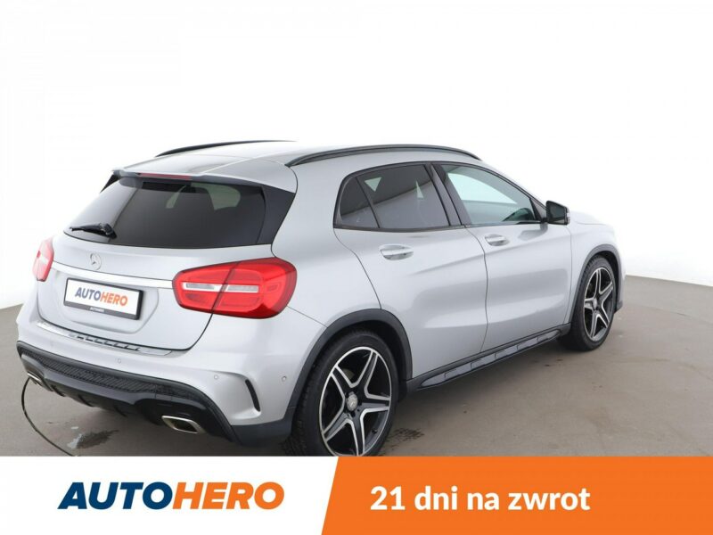 Mercedes GLA 200 AMG Line, Bi-Xenon, Navi, sportowe fotele, podgrzewane fotele, Buetoot