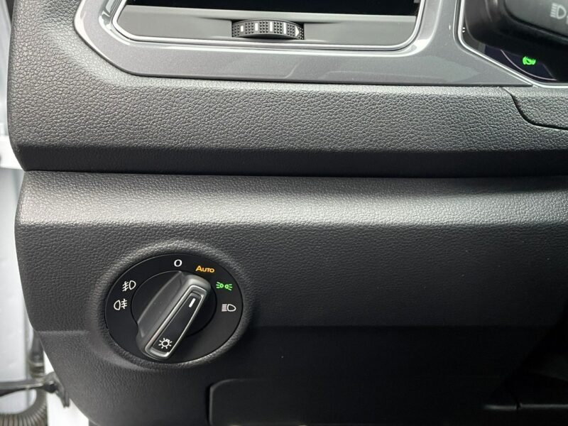 Volkswagen T-Roc R-Line,LED, Klima, Navi, Akt. Temp, Asystenci, CarPlay, Kamera Cofania