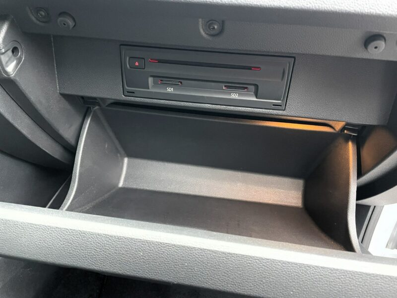 Volkswagen T-Roc R-Line,LED, Klima, Navi, Akt. Temp, Asystenci, CarPlay, Kamera Cofania