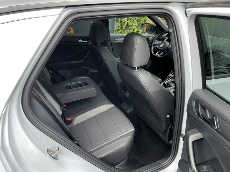 Volkswagen T-Roc R-Line,LED, Klima, Navi, Akt. Temp, Asystenci, CarPlay, Kamera Cofania