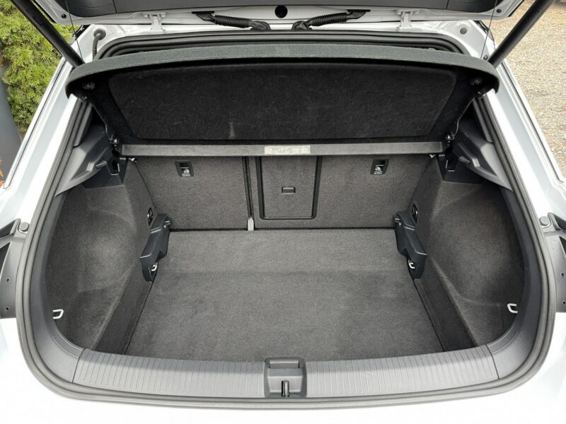 Volkswagen T-Roc R-Line,LED, Klima, Navi, Akt. Temp, Asystenci, CarPlay, Kamera Cofania