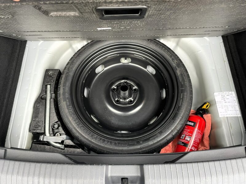 Volkswagen T-Roc R-Line,LED, Klima, Navi, Akt. Temp, Asystenci, CarPlay, Kamera Cofania
