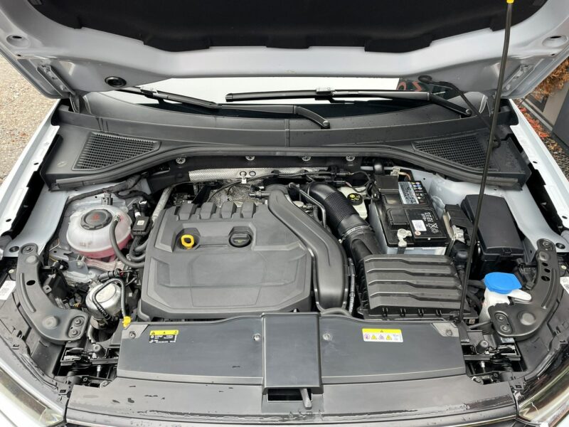 Volkswagen T-Roc R-Line,LED, Klima, Navi, Akt. Temp, Asystenci, CarPlay, Kamera Cofania