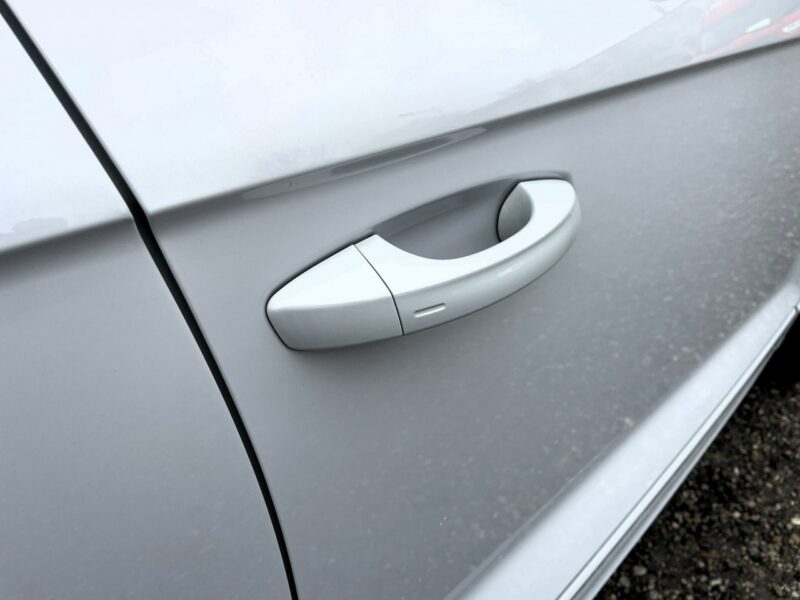 Volkswagen T-Roc R-Line,LED, Klima, Navi, Akt. Temp, Asystenci, CarPlay, Kamera Cofania