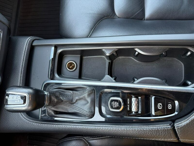 Volvo V90 Momentum 2.0 T 254KM Benzyna Aktywny Tempomat