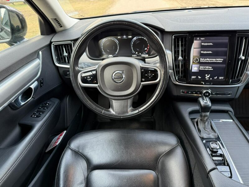 Volvo V90 Momentum 2.0 T 254KM Benzyna Aktywny Tempomat