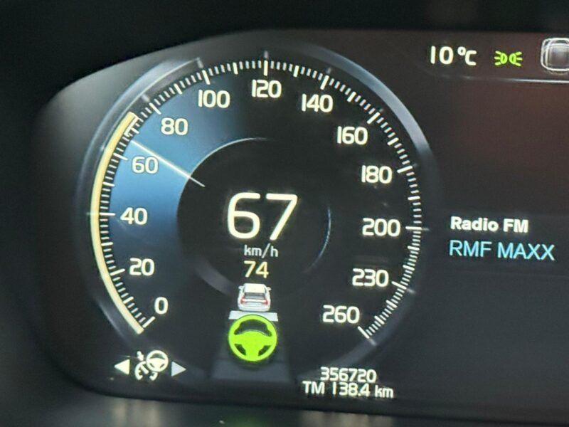 Volvo V90 Momentum 2.0 T 254KM Benzyna Aktywny Tempomat