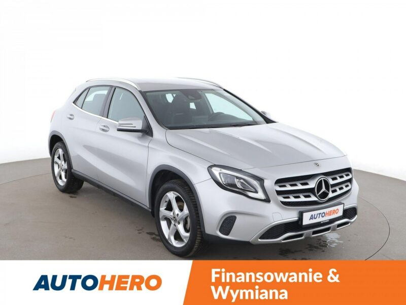 Mercedes GLA 180 Automat full LED navi kamera i czujniki parkowania