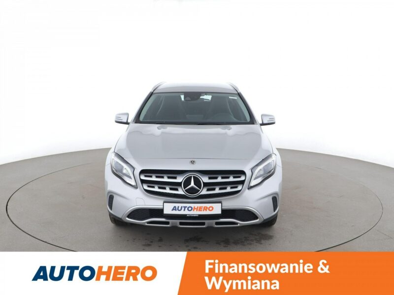 Mercedes GLA 180 Automat full LED navi kamera i czujniki parkowania