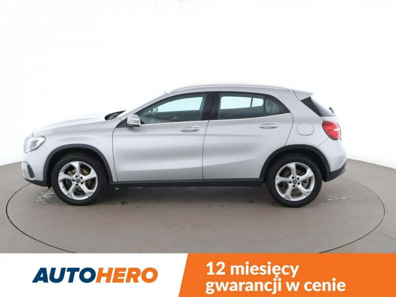 Mercedes GLA 180 Automat full LED navi kamera i czujniki parkowania