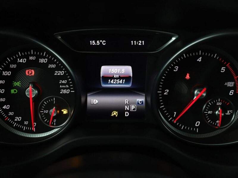 Mercedes GLA 180 Automat full LED navi kamera i czujniki parkowania