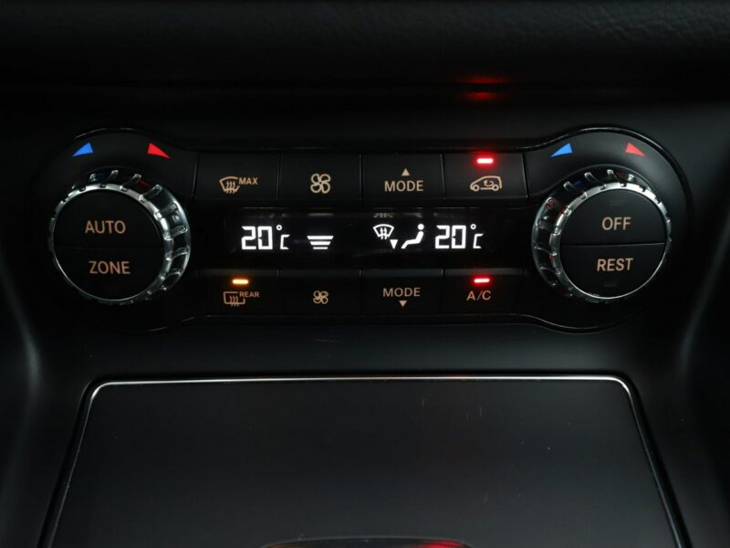 Mercedes GLA 180 Automat full LED navi kamera i czujniki parkowania