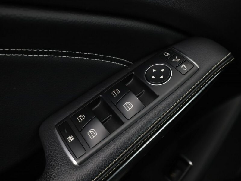 Mercedes GLA 180 Automat full LED navi kamera i czujniki parkowania