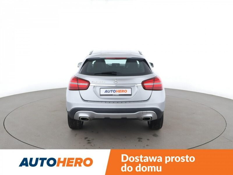 Mercedes GLA 180 Automat full LED navi kamera i czujniki parkowania