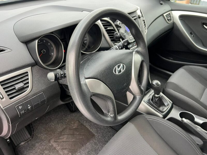 Hyundai i30 Klimatyzacja / 6 biegów / Komputer II (2012 - 2016)