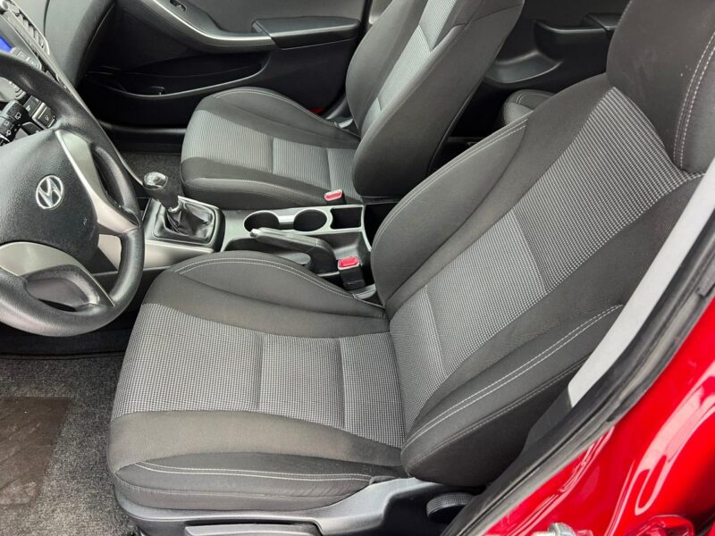 Hyundai i30 Klimatyzacja / 6 biegów / Komputer II (2012 - 2016)