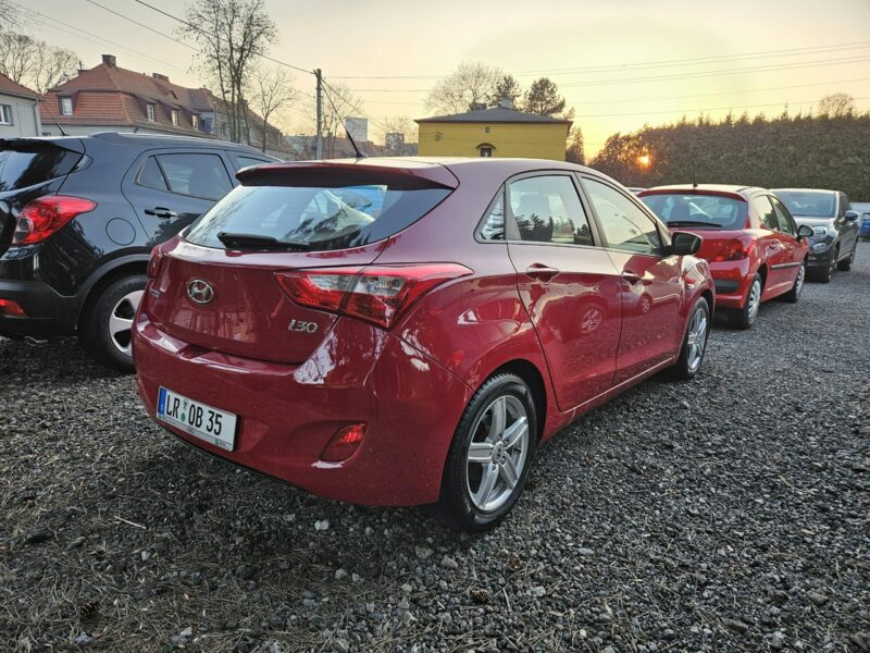 Hyundai i30 Klimatyzacja / 6 biegów / Komputer II (2012 - 2016)