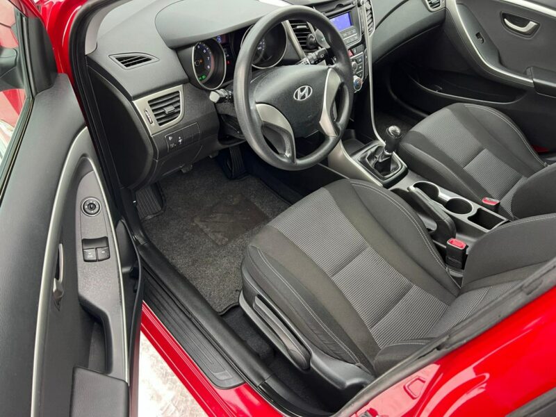 Hyundai i30 Klimatyzacja / 6 biegów / Komputer II (2012 - 2016)