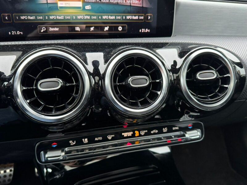 Mercedes CLA 180 Mercedes-Benz CLA 180 Shooting Brake Night Edition 2021r Pakiet AMG! I (2013-2019)