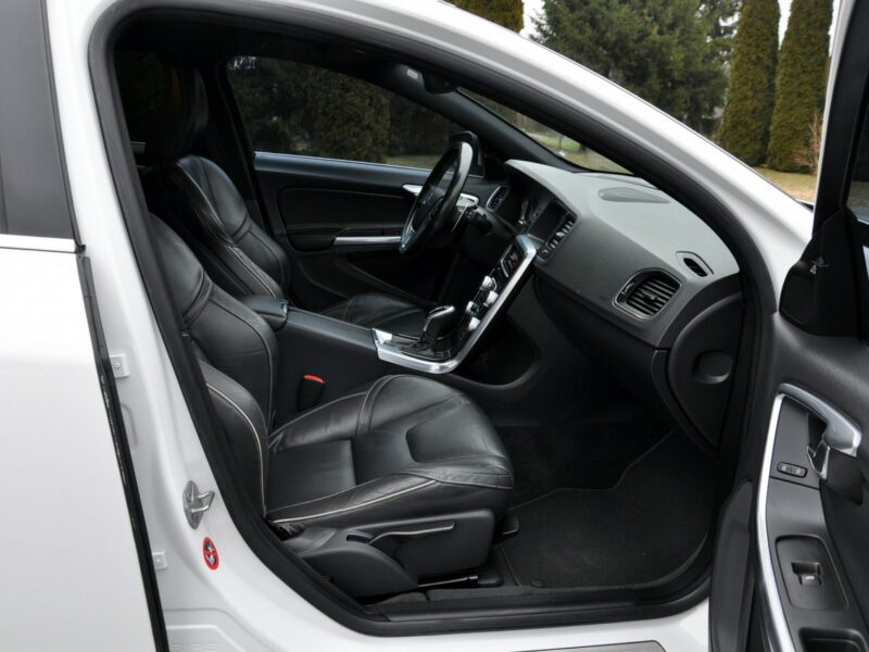 Volvo V60 2.0d(225KM)*RDesign*RadarACC*Virtual*Led*Xenon*Navi*Kamera*Skóry*Alu18 I (2010-2018)