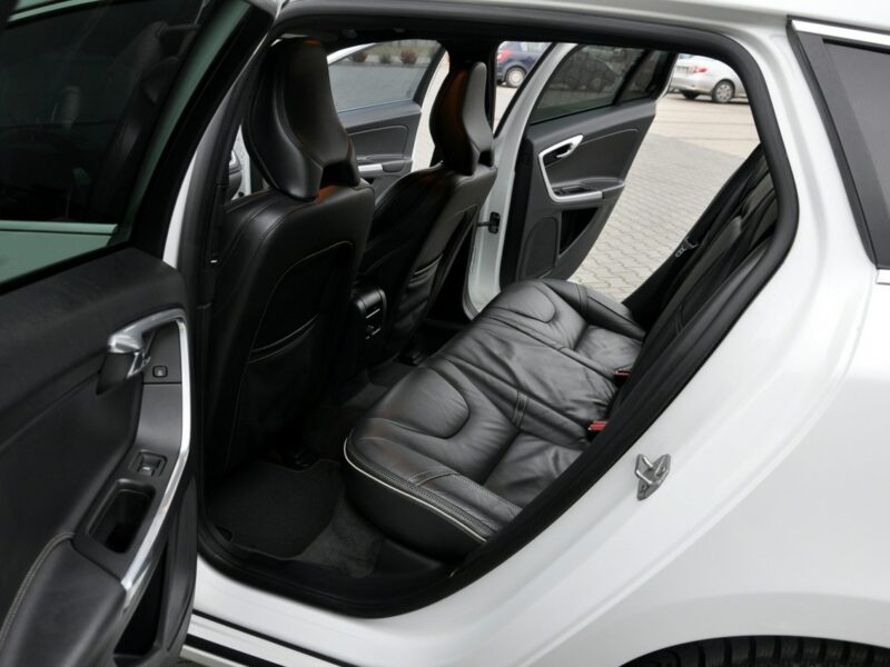 Volvo V60 2.0d(225KM)*RDesign*RadarACC*Virtual*Led*Xenon*Navi*Kamera*Skóry*Alu18 I (2010-2018)