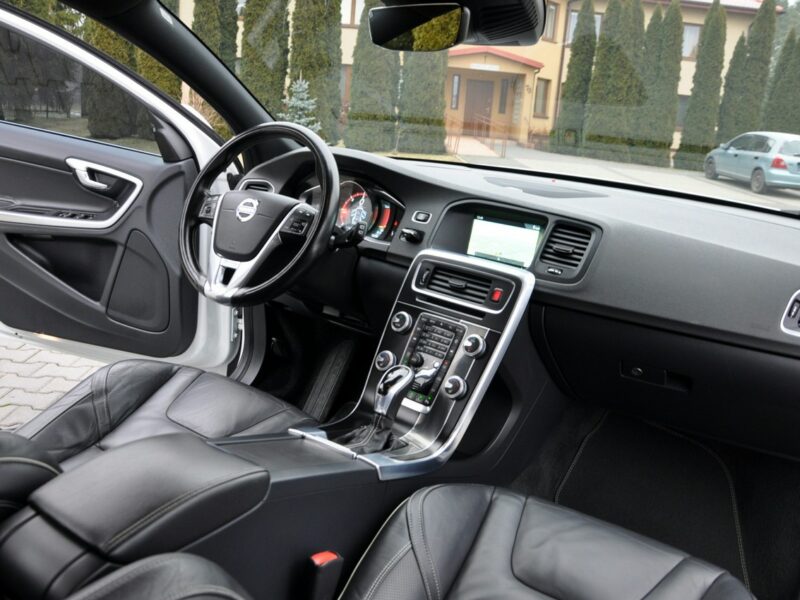 Volvo V60 2.0d(225KM)*RDesign*RadarACC*Virtual*Led*Xenon*Navi*Kamera*Skóry*Alu18 I (2010-2018)