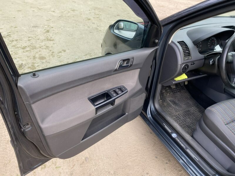Volkswagen Polo 5 d, CLIMAtic, świeży olej i nowe hamulce, prawie nowe opony, isofix IV FL (2005-2009)