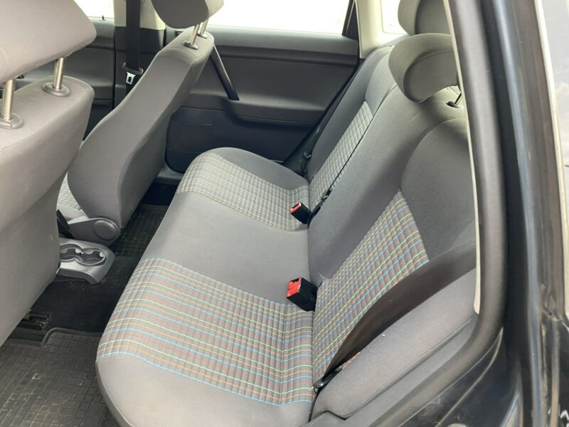 Volkswagen Polo 5 d, CLIMAtic, świeży olej i nowe hamulce, prawie nowe opony, isofix IV FL (2005-2009)