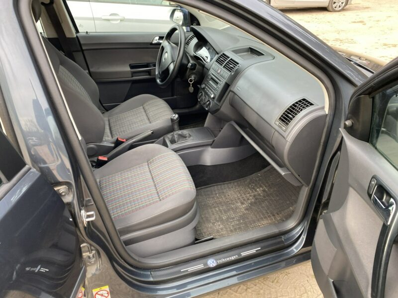 Volkswagen Polo 5 d, CLIMAtic, świeży olej i nowe hamulce, prawie nowe opony, isofix IV FL (2005-2009)