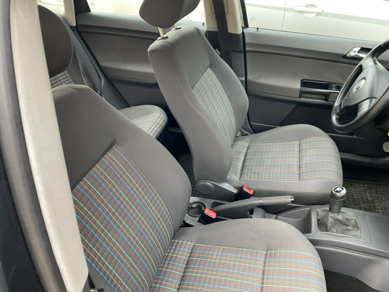 Volkswagen Polo 5 d, CLIMAtic, świeży olej i nowe hamulce, prawie nowe opony, isofix IV FL (2005-2009)